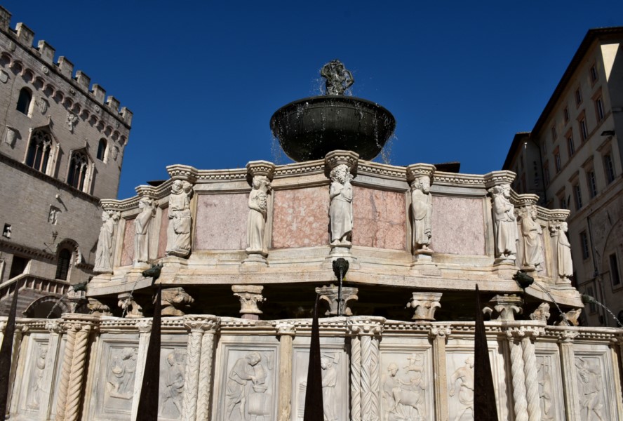 tanie wycieczki Perugia wakacje Umbria Fontanna Maggiore