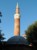 minaret meczetu Imaret zdobiony zygzakowatym wzorem z cegieł